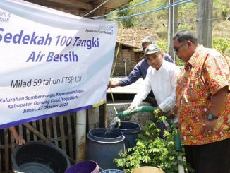 Universitas Islam Indonesia (UII) salurkan 100 tangki air bersih ke Gunung Kidul. (dok.UII)