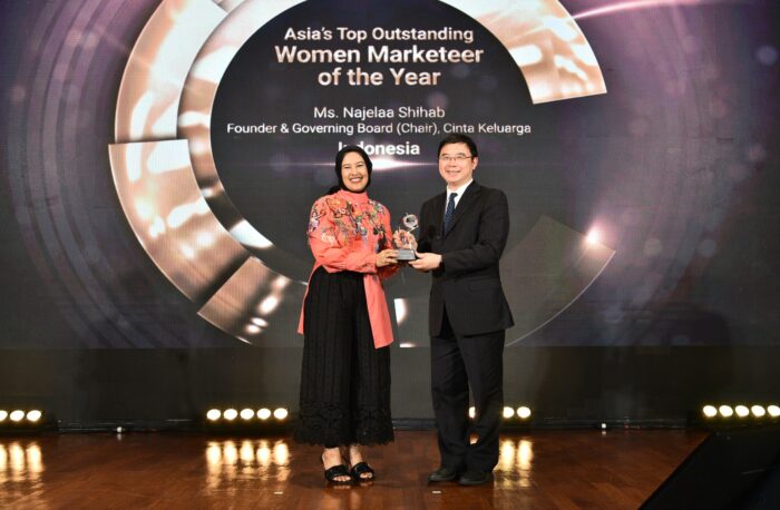 Pendiri Cikal Najelaa Shihab meraih Asia’s Top Outstanding Women Marketeer of the Year Asia Youth Woman Netizen Awards 2023