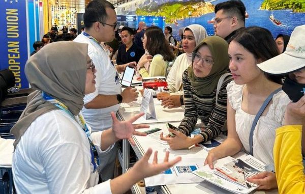 Pameran Pendidikan Tinggi Eropa atau European Higher Education Fair (EHEF) di Menara Astra Ballroom Jakarta pada Sabtu-Minggu, 11-12 November 2023.