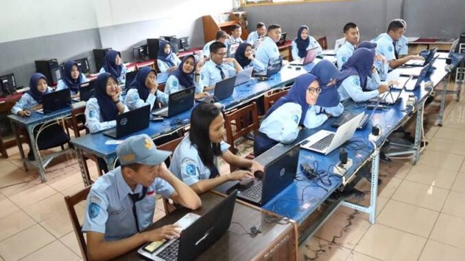 Siswa SMK Telekomunikasi Tunas Harapan Ungaran