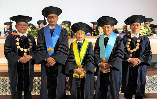 Pengukuhan tiga Guru Besar Universitas Ahmad Dahlan (UAD). (dok.UAD)