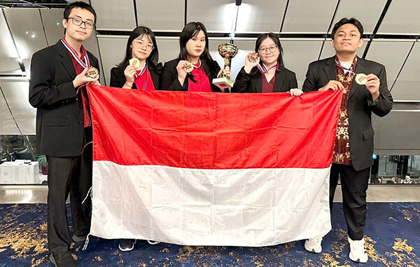 Tim debat Indonesia dalam ajang WSDC 2024. (dok.puspresnas)