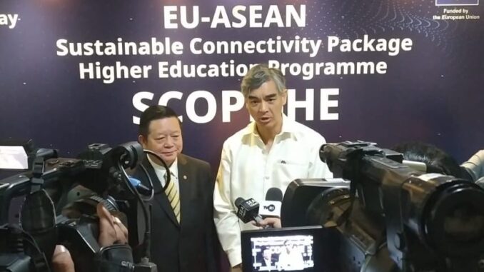 Dr Kao Kim Hourn, Secretary-General of ASEAN and Sujiro Seam, Ambassador of the European Union to ASEAN