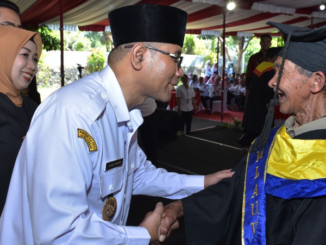 wisuda lansia oleh pemkab Boyolali (boyolali.go.id)