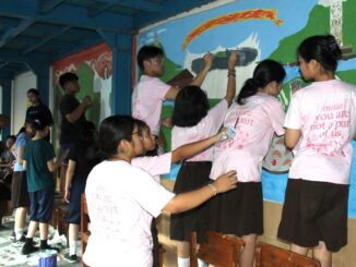 118 peserta didik kelas XI SMA Santo Carolus Tarakanita Surabaya terlibat langsung dalam kegiatan Proyek Penguatan Profil Pelajar Pancasila (P5) bertema "Ekspresi Bhineka Tunggal Ika" melalui karya seni mural dan spanduk bercerita