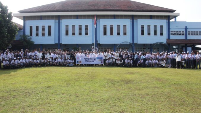 Program Kemenkeu Mengajar di SMA Sint Carolus Tarakanita Bengkulu