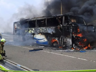 bus pariwisata terbakar di jalan tol (Ist).