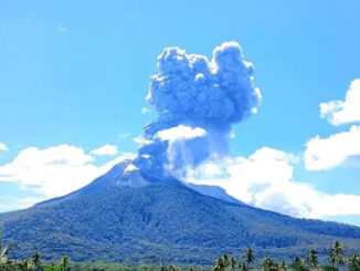 Gunung Lewotobi Laki-laki meletus.(dok. PGA Lewotobi Laki-laki)